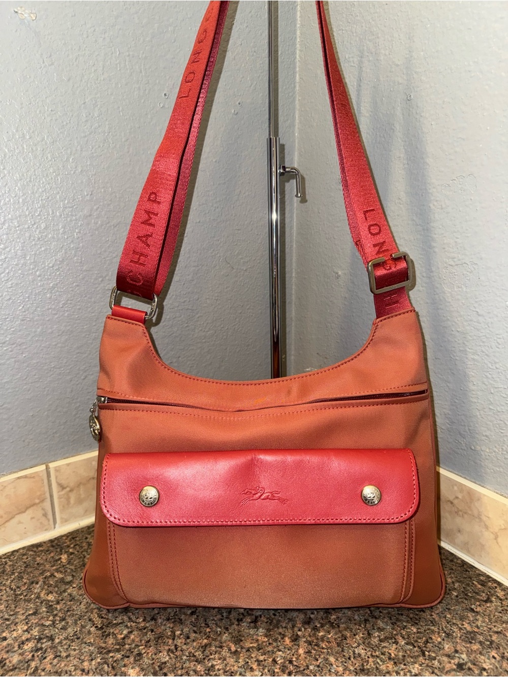 Longchamp authentic Planètes Crossbody Messenger Bag EUC